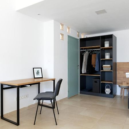 Livingfy Apt With Mountain View & Garden Vamos Luaran gambar