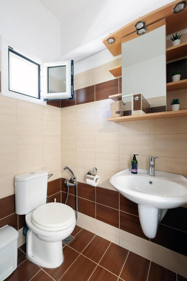 Livingfy Apt With Mountain View & Garden Vamos Luaran gambar