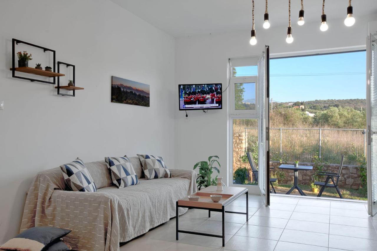 Livingfy Apt With Mountain View & Garden Vamos Luaran gambar